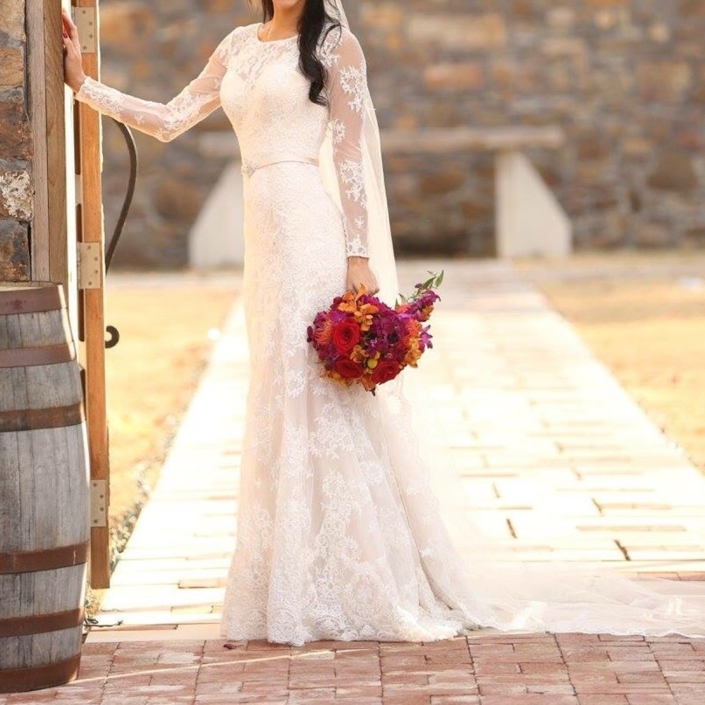Long Sleeve Lace Wedding Dress with Belt.